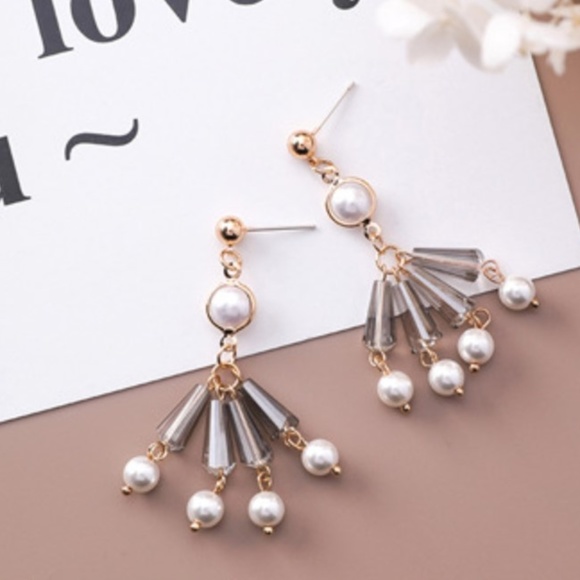 Jewelry - NEW crystal pearl earrings